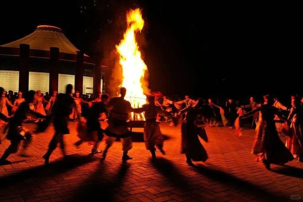 KHÁM PHÁ THẢO NGUYÊN NỘI MÔNG CỔ: HOHHOT - THẢO NGUYÊN HY LA MỘC NHÂN - TƯƠNG SA LOAN - ORDOS - LĂNG THÀNH CÁT TƯ HÃN