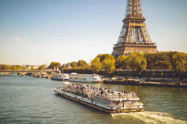 Dạo thuyền sông Seine Paris